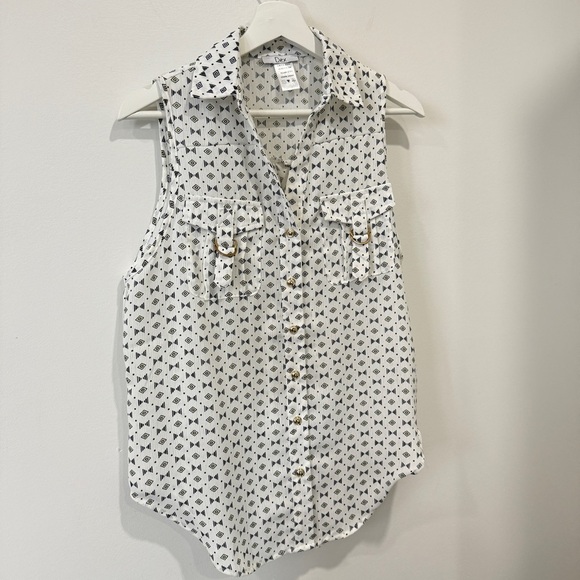 Dex Sleeveless Collared Button Down Casual with Geometric Print and Gold Accents - Picture 17 of 17